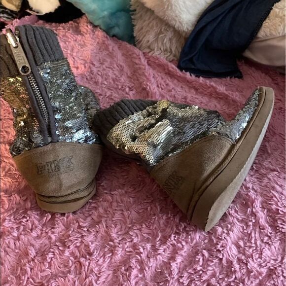 Vs pink rare silver /blue mermaid sequin Mukluk Ugg slipper boot’s /shoes M 7/8 - Picture 6 of 9